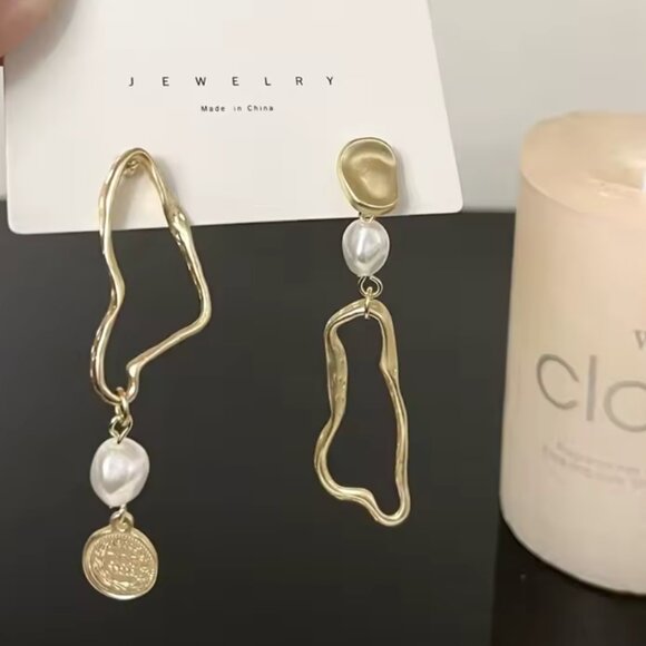 Korean Style Irregular Simulated Pearl Earrings – 925 Silver Needle - Picture 4 of 7